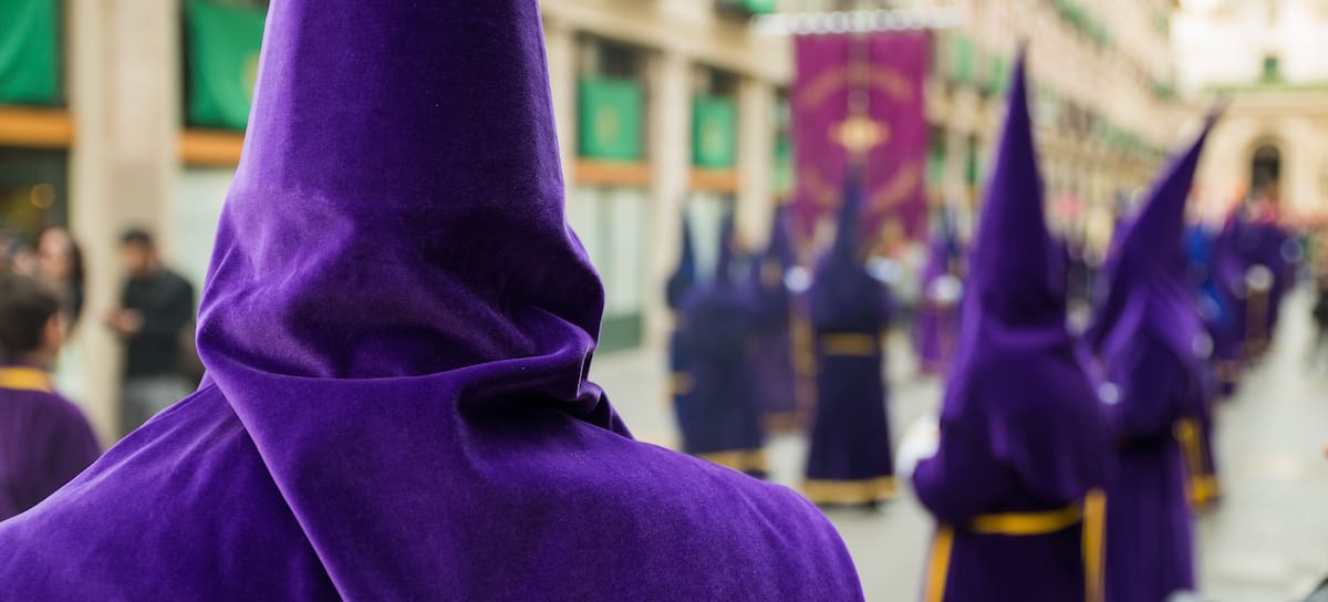 Una precesión de Semana Santa recorre Valladolid en 2015.