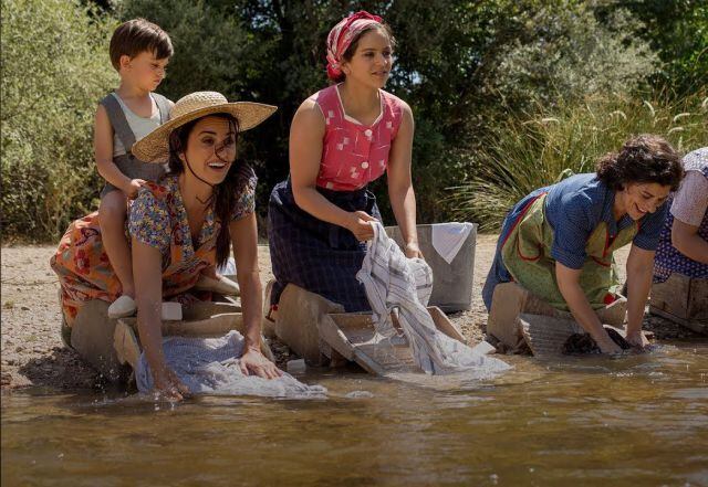 Rosalía, en un fotograma de la película Dolor y Gloria de Almodóvar, en la que interpretó A tu vera.